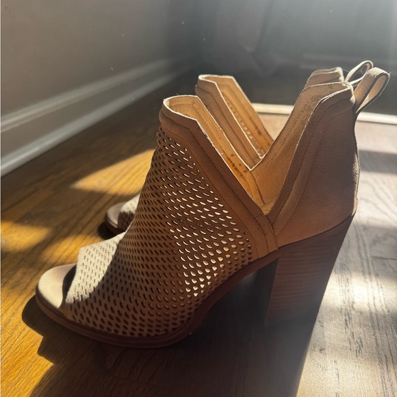 Vince Camuto perforated suede ankle booties size 11/41 - Picture 2 of 7